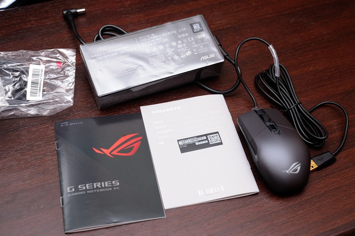 點我看大圖 遊戲工作兩不誤,ASUS ROG Zephyrus M GU502GU 冰河藍電競筆電開箱測試