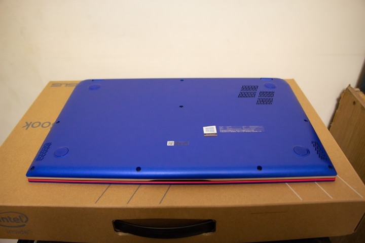 【簡易開箱】Vivobook S S531藍不倒 – 鈷藍配霓虹紅的撞色筆電