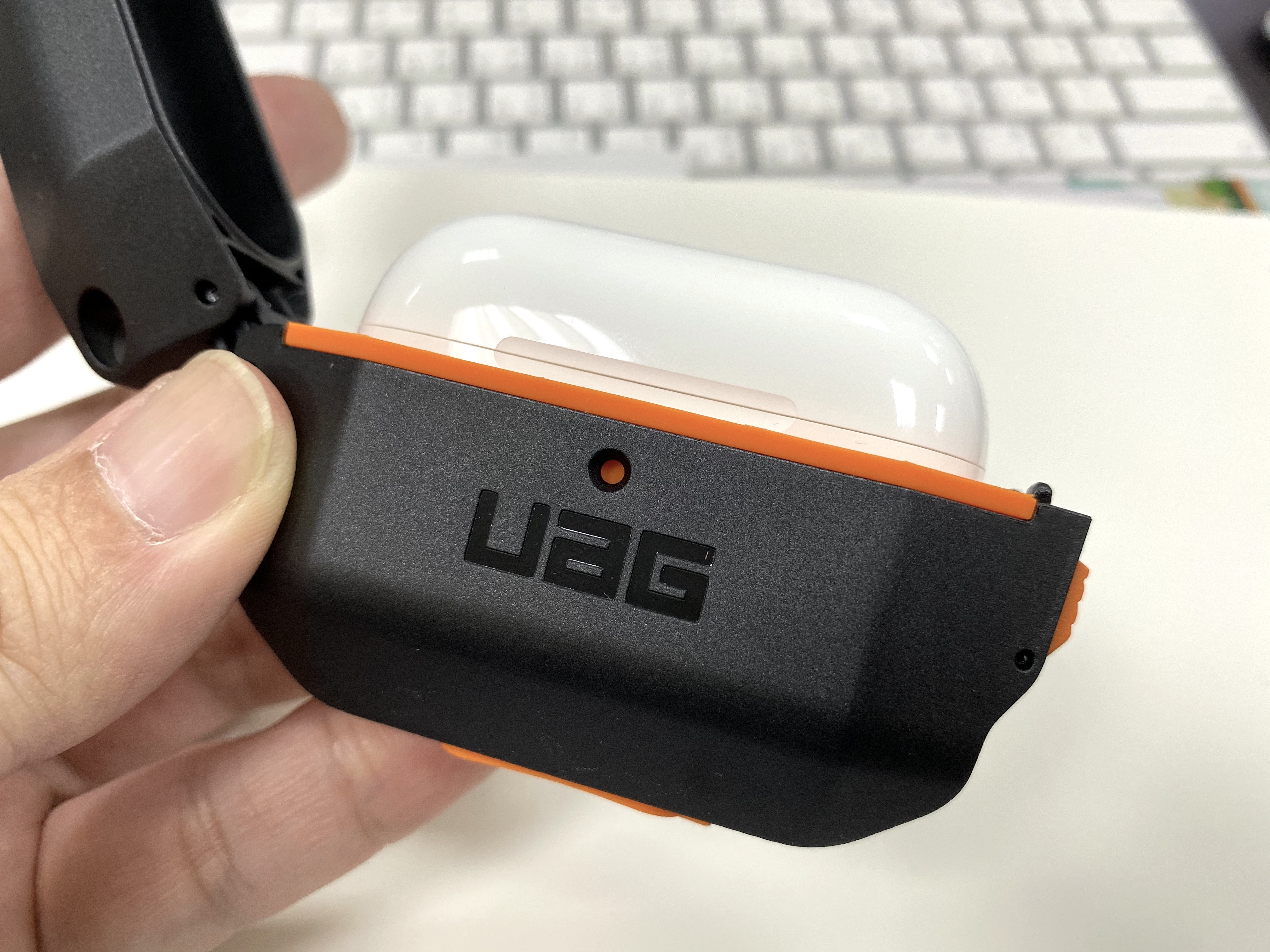 UAG AirPods Pro 軍規保護殼小小開箱 UAG Hard Case For Apple Airpods Pro Mobile01