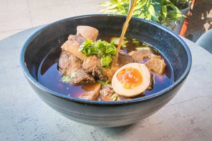 【台中│食記】裝潢文青、餐點狂野的麵館！三大支牛肋讓人啃得超滿足