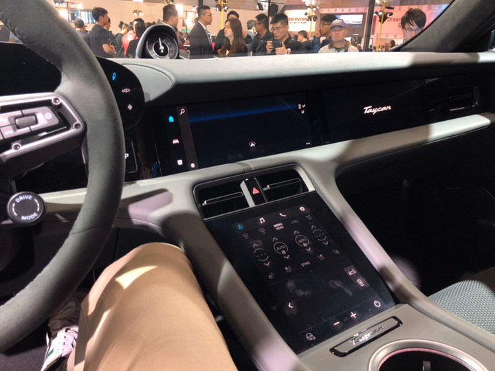 車展小開箱Taycan Turbo S,內裝試坐