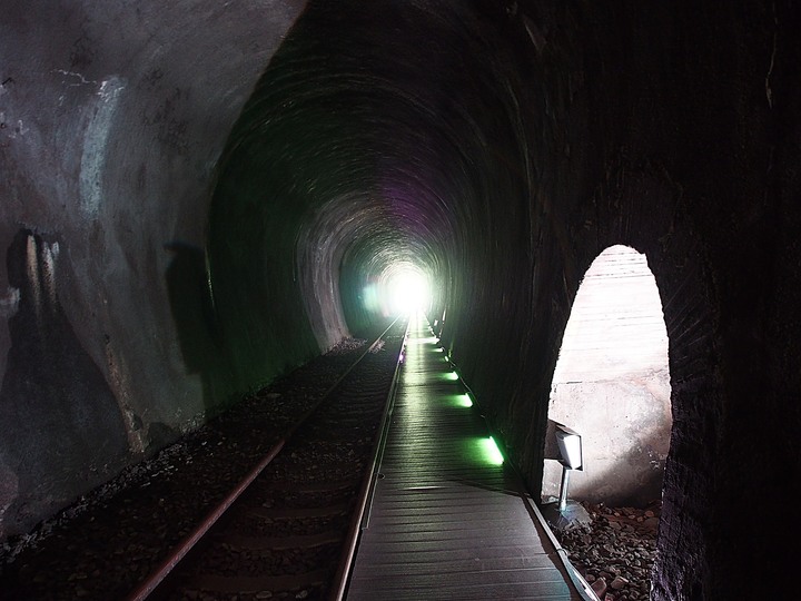 苗栗 三義 舊山線隧道群與內社川鐵橋 — 全臺僅有的「洞中有洞」與「神隱少女」場景