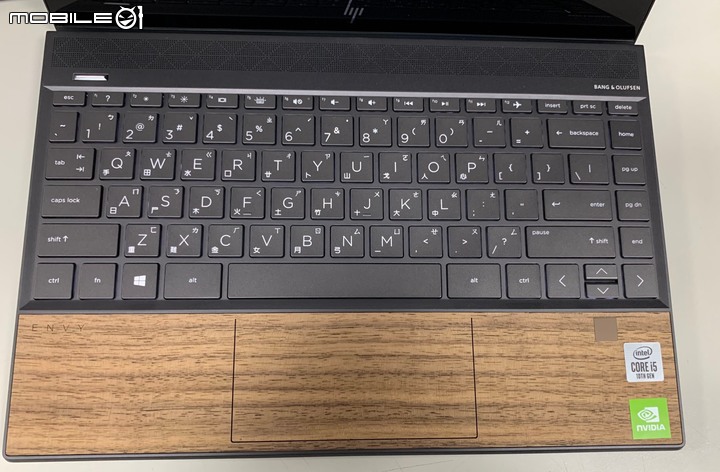 分享筆電 HP ENVY13 極羨13-aq1028TX 曜石黑+核桃木質紋 限定版