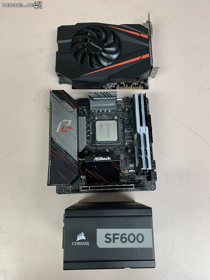 點我看大圖 人生第一台ITX ZS-A4 V2 不專業組裝心得