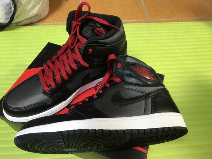Air Jordan 1 High Black/GYM RED
