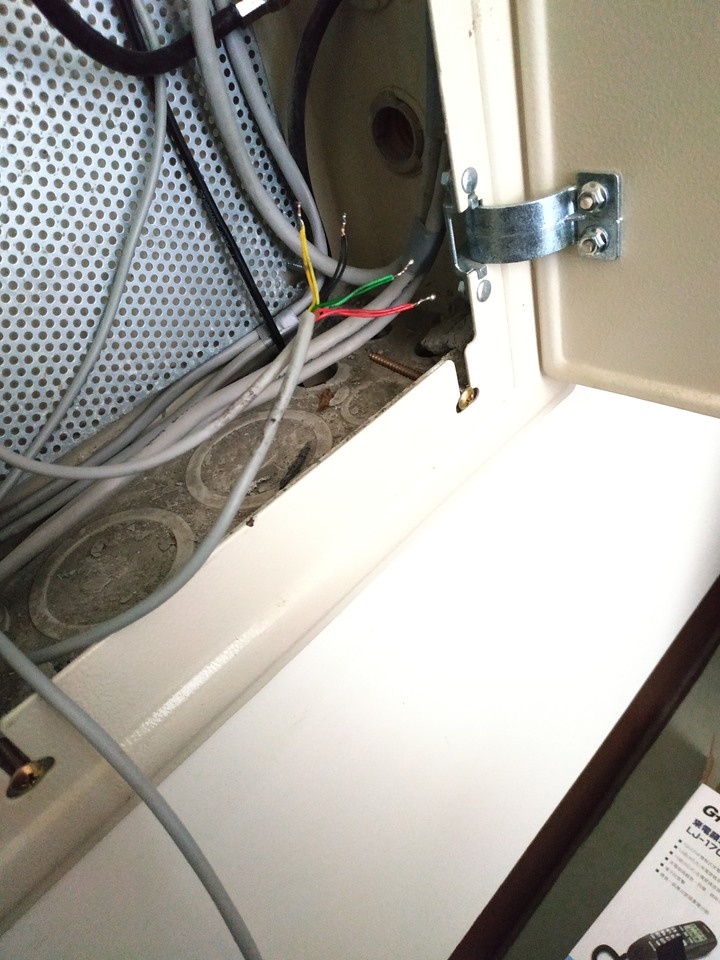 請問弱電箱如何拉出電話線...感恩啦