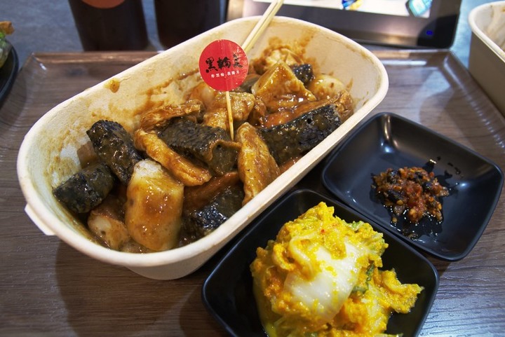 【台中│食記】逢甲必吃美食！獨門古早味醬汁串炸黑輪炸出新滋味