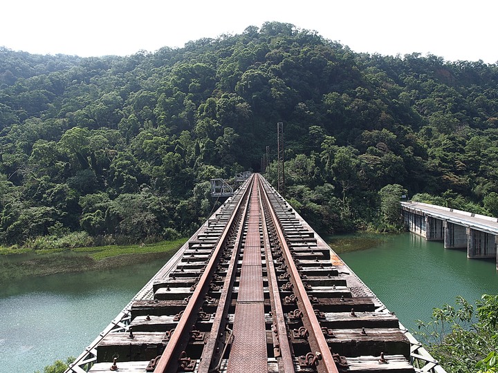 苗栗 三義 舊山線隧道群與內社川鐵橋 — 全臺僅有的「洞中有洞」與「神隱少女」場景