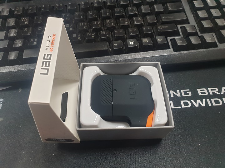 UAG AirPods 耐衝擊防水防塵保護殼心得分享