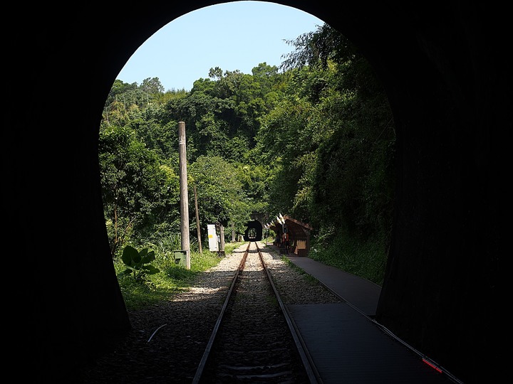 苗栗 三義 舊山線隧道群與內社川鐵橋 — 全臺僅有的「洞中有洞」與「神隱少女」場景