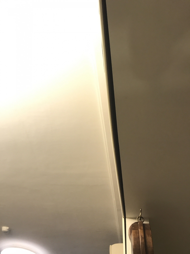 請問有貼磁磚的牆片有裂縫要如何處理？