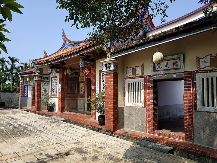 屏東 佳冬 楊氏宗祠 — 後代子孫費心保留之宗祠，全臺唯一「太極兩儀池」