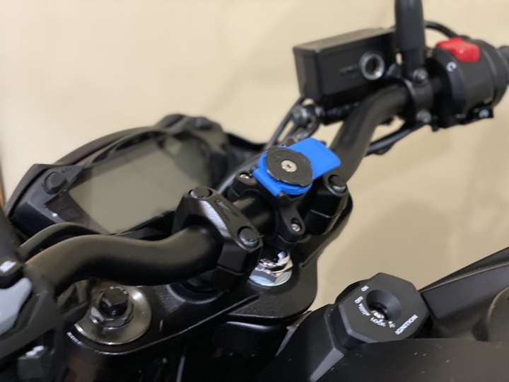 Quad Lock 摩托車手機架分享