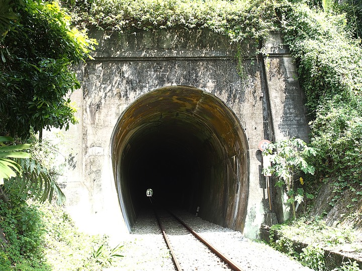 苗栗 三義 舊山線隧道群與內社川鐵橋 — 全臺僅有的「洞中有洞」與「神隱少女」場景