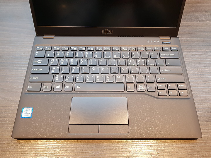 【小宅開箱】【評測】Fujitsu富士通 UH-X 輕薄的地位該換人坐了