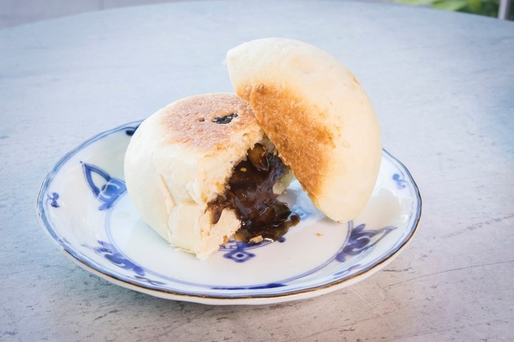 【台中│食記】裝潢文青、餐點狂野的麵館！三大支牛肋讓人啃得超滿足