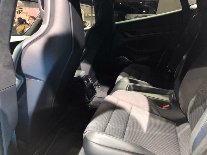 車展小開箱Taycan Turbo S,內裝試坐
