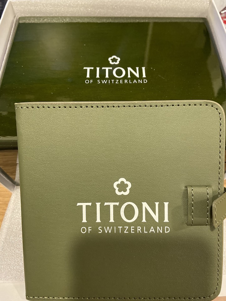 微開箱  -  TITONI 梅花錶 天文台認證月相機械錶