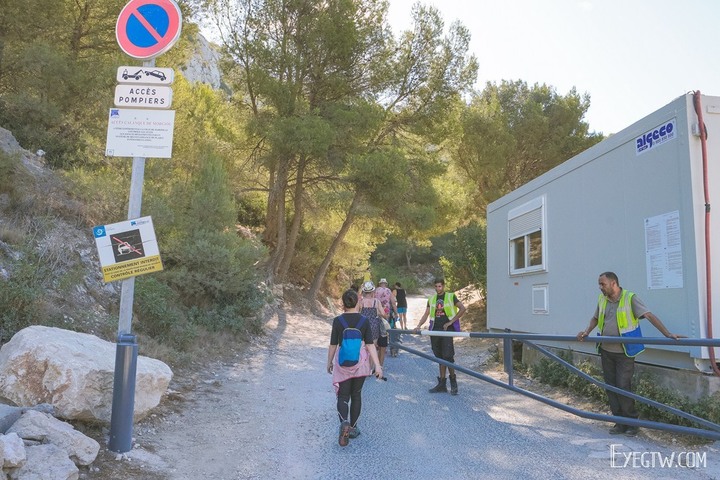 南法｜馬賽Marseille｜Calanques de Marseille卡朗格國家公園｜峽灣健行｜隱密的美麗沙灘