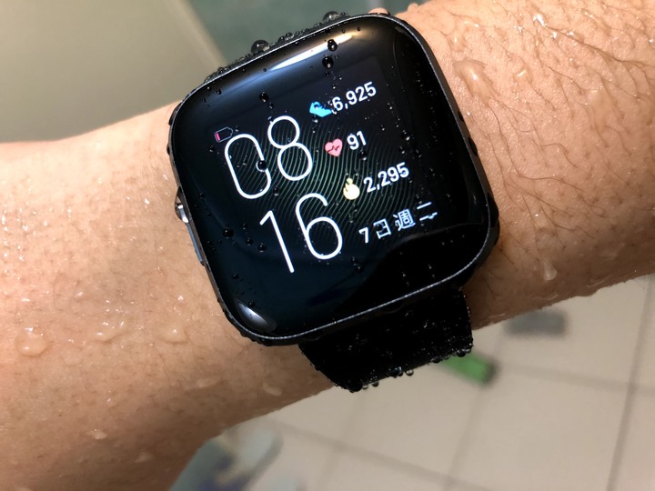(不專業的開箱)FITBIT VERSA 2 智能運動手錶-行動支付與健康管理一錶到位!