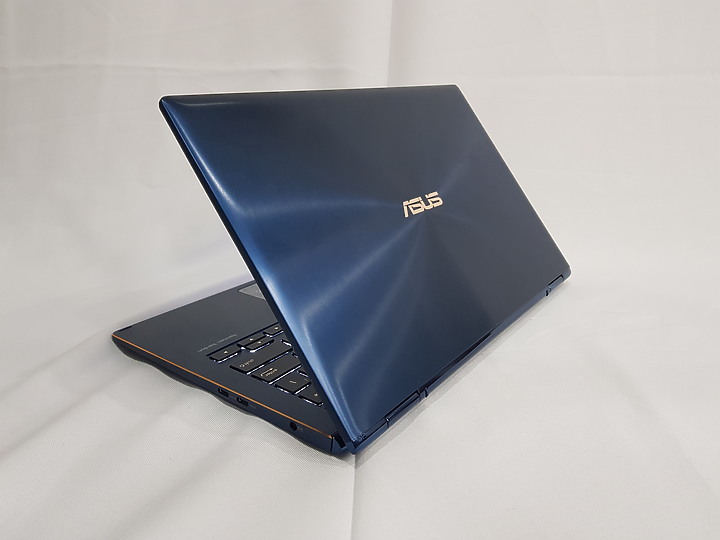 【小宅開箱】【簡測】ASUS ZenBook Flip UX362FA 360度。無能擊敗的美學
