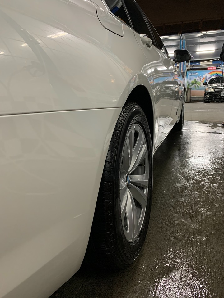 ［BMW 7系列］鍍膜分享 5年的白車鍍完還是一樣亮9
