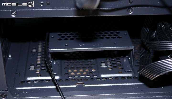點我看大圖 車用防爆膜加持 BitFenix 火鳥 DAWN TG 黎明至尊 ATX 開箱
