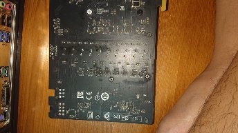 顯卡PCB出這麼多油是正常的嗎?