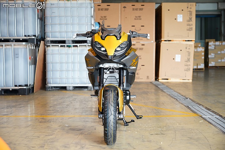 【開箱】BMW Motorrad F 900 XR 空運抵台 開木箱賞車！