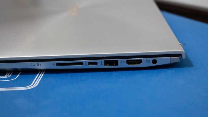 外觀跟功能都超優的筆電開箱 – ZenBook 15 UX534 冰柱銀 開箱