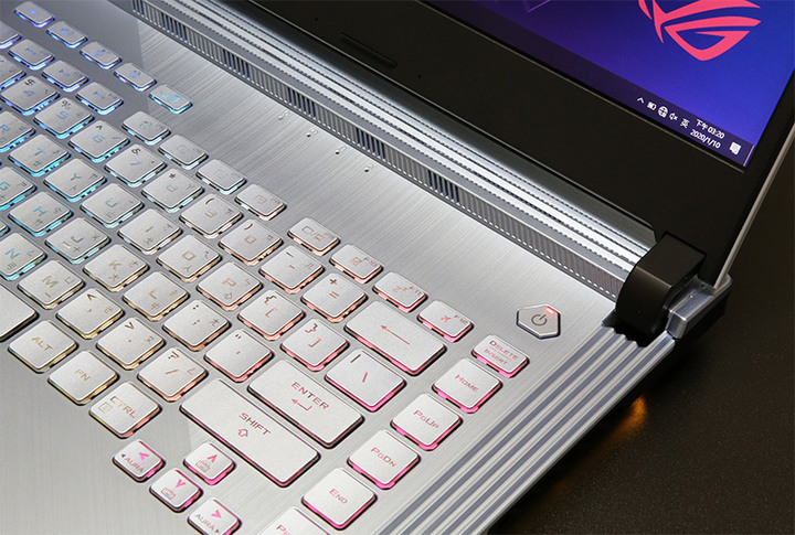 神龍大俠之我要開箱ROG STRIX G
