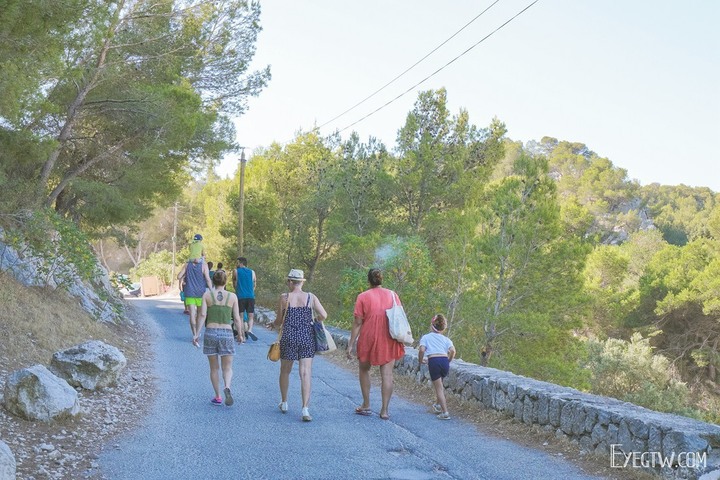 南法｜馬賽Marseille｜Calanques de Marseille卡朗格國家公園｜峽灣健行｜隱密的美麗沙灘