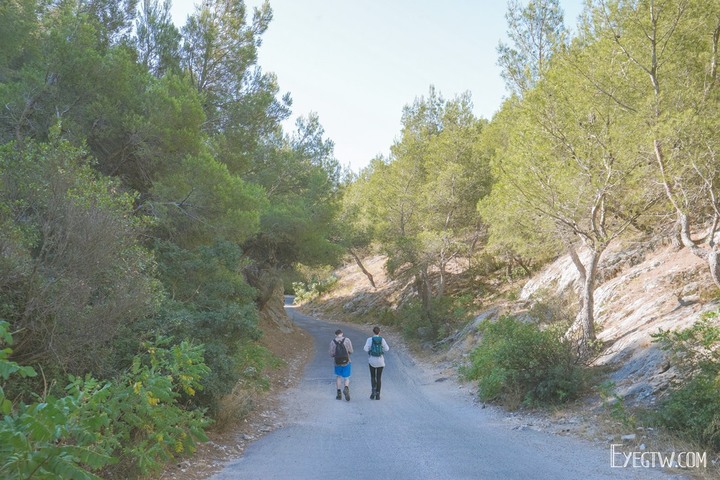 南法｜馬賽Marseille｜Calanques de Marseille卡朗格國家公園｜峽灣健行｜隱密的美麗沙灘