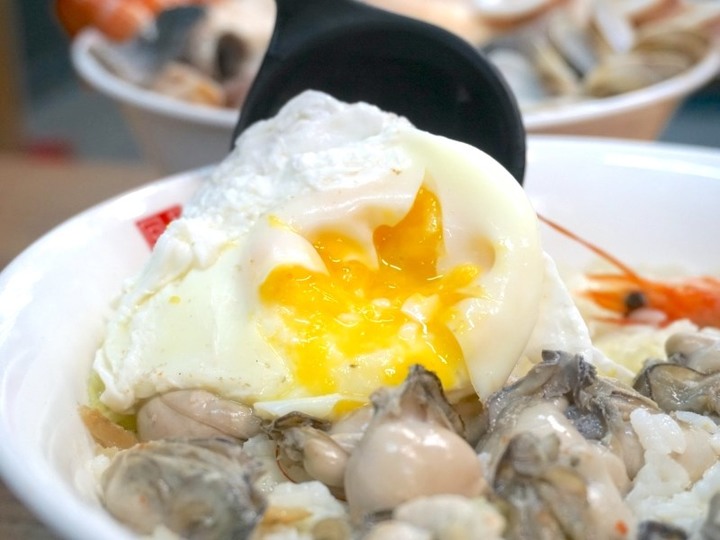 【台中│食記】忠孝夜市最澎派百元海鮮粥，海鮮多到從碗裡跳出來