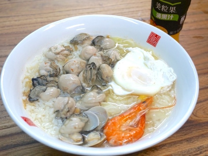 【台中│食記】忠孝夜市最澎派百元海鮮粥，海鮮多到從碗裡跳出來