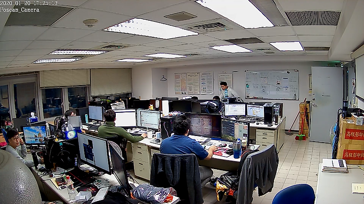 FOSCAM C2M 無線網路攝影機,強大的 AI 人體偵測讓壞人再也無法趁虛而入!
