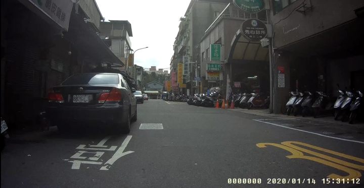 這一知識水準號稱極高之 一家人 的33輛車在文山木柵相關地區違規 真夠敢!!!