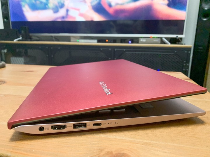 皮婚紀念:一株紅色永生玫瑰配上ASUS VivoBook S431狠想紅 筆電開箱