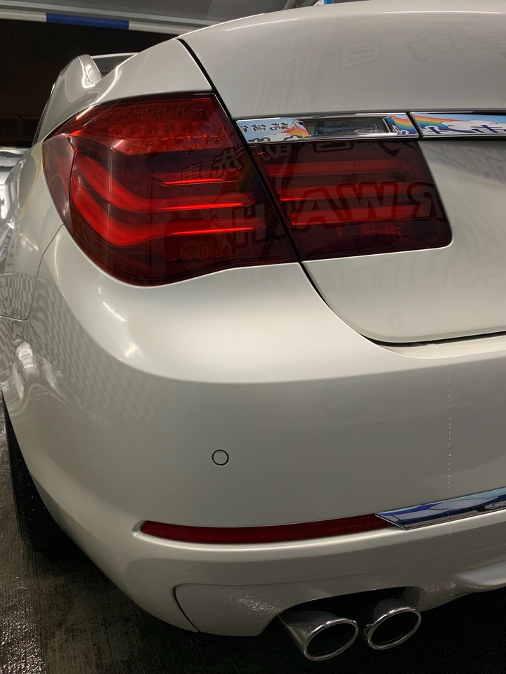 ［BMW 7系列］鍍膜分享 5年的白車鍍完還是一樣亮9