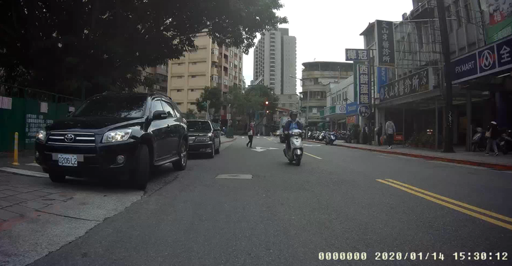 這一知識水準號稱極高之 一家人 的33輛車在文山木柵相關地區違規 真夠敢!!!