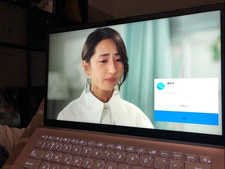 皮婚紀念:一株紅色永生玫瑰配上ASUS VivoBook S431狠想紅 筆電開箱