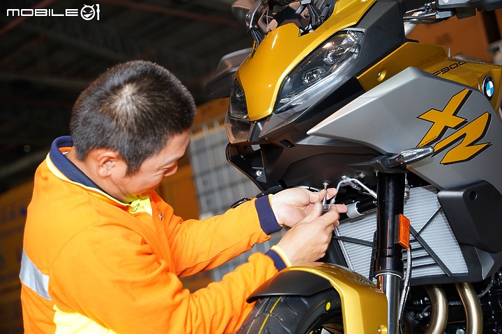 【開箱】BMW Motorrad F 900 XR 空運抵台 開木箱賞車！