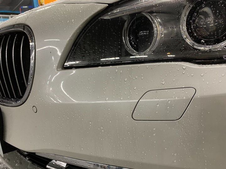 ［BMW 7系列］鍍膜分享 5年的白車鍍完還是一樣亮9