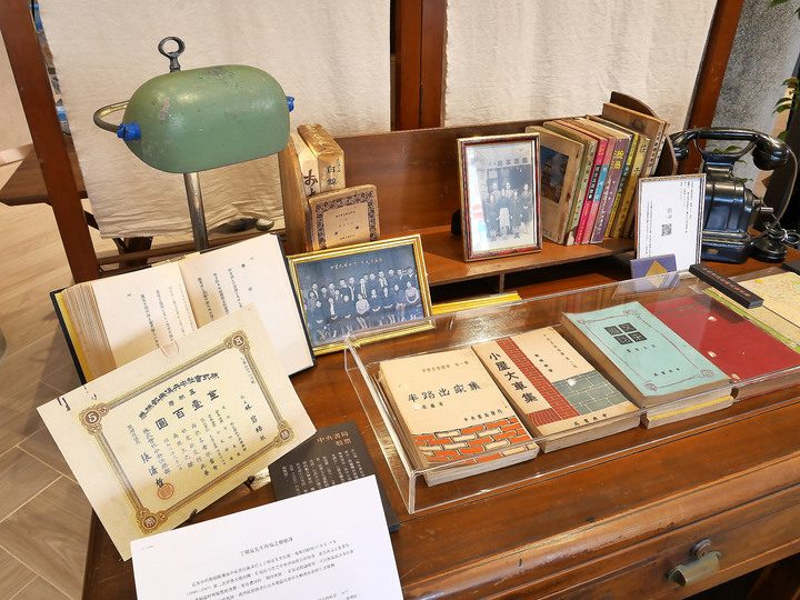 臺中市 中區 中央書局 — 穿越21年時光，再度重新的日治時期老書局