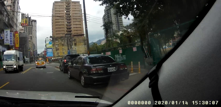 這一知識水準號稱極高之 一家人 的33輛車在文山木柵相關地區違規 真夠敢!!!