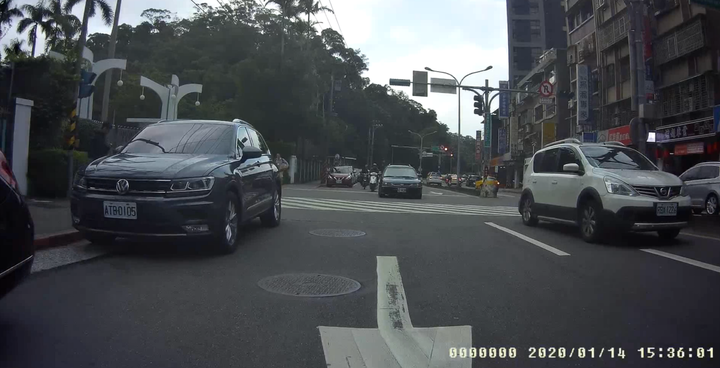 這一知識水準號稱極高之 一家人 的33輛車在文山木柵相關地區違規 真夠敢!!!