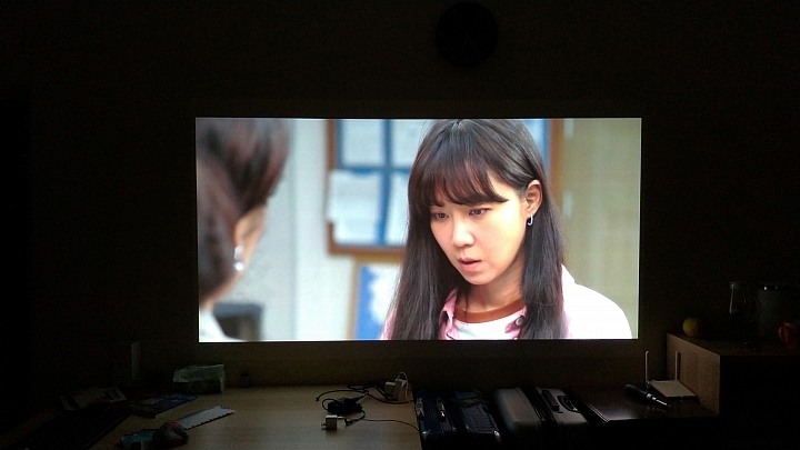 [BenQ TK810 開箱]🔥租套房也能享受大畫面Netflix投影追劇