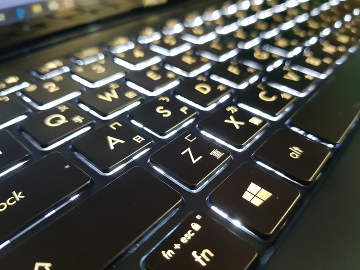 【小宅開箱】【簡測】ASUS ZenBook Flip UX362FA 360度。無能擊敗的美學