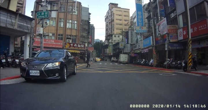這一知識水準號稱極高之 一家人 的33輛車在文山木柵相關地區違規 真夠敢!!!