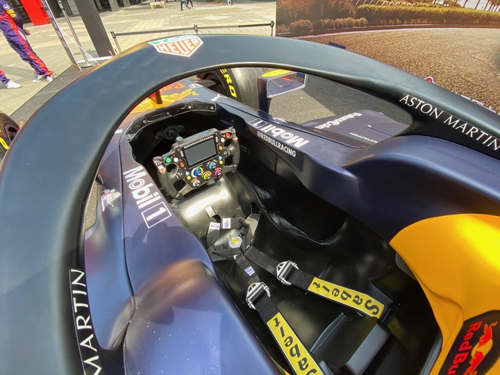 【採訪】Aston Martin Red Bull F1賽車抵台展出！超近距離搶先賞車！